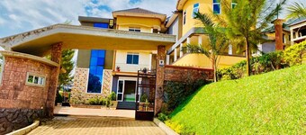 Jebel Hotel and Lounge Buloba