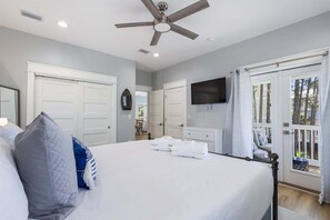 4 bedrooms, iron/ironing board, travel cot, free WiFi