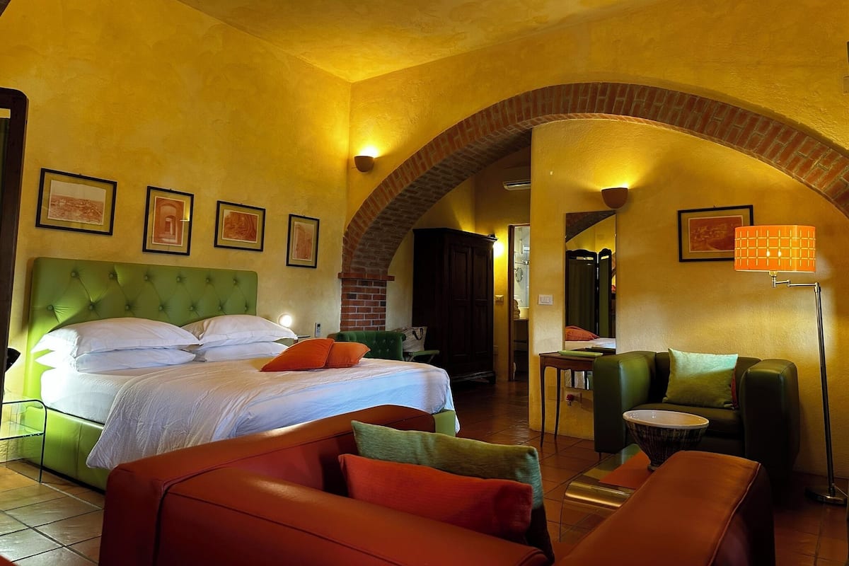 Junior Apartment, Partial Sea View | 1 bedroom, individually decorated, individually furnished, free WiFi