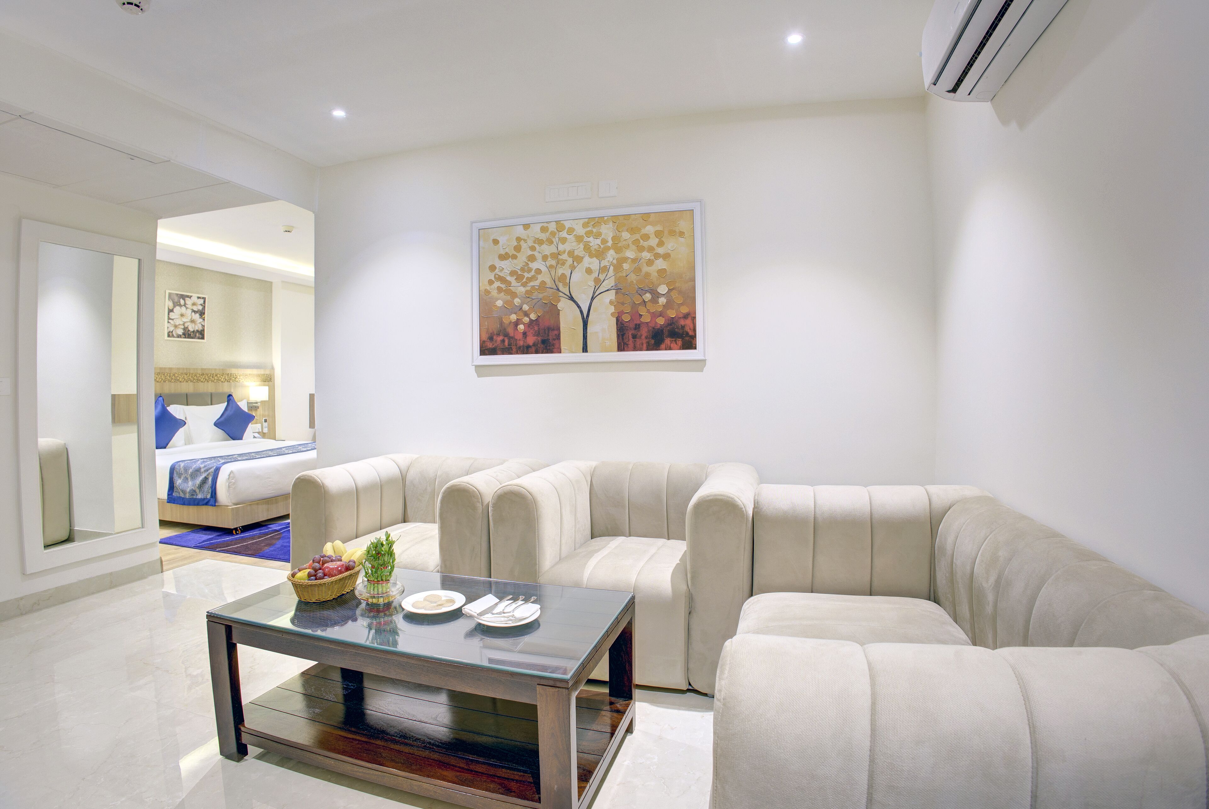 Familjesvit - utsikt mot staden | Badrum | Dusch, hårtork, handdukar och tvål