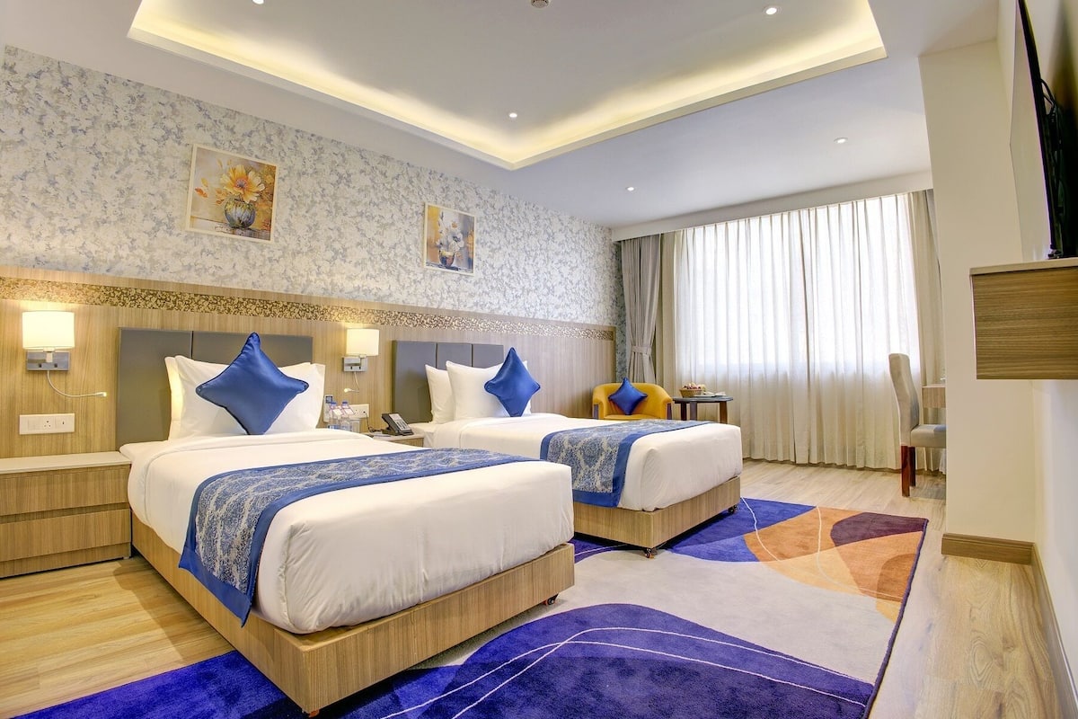 Club Room, City View | 1 bedroom, in-room safe, desk, laptop workspace