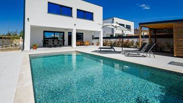 Villa (Four Bedroom Villa with Pool) | Außenpool