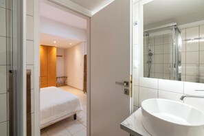 Comfort Studio | Bathroom