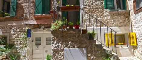 Apartment (One Bedroom Apartment) | Exterior