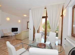 Apartment (Classic Two Bedroom Apartment with Ba) | Living room | 32-inch flat-screen TV with satellite channels - Elegant and Brigth Corner Apartments (Rovinj)