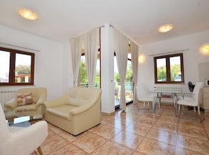 Apartment (Classic Two Bedroom Apartment with Ba) | Living room | 32-inch flat-screen TV with satellite channels - Elegant and Brigth Corner Apartments (Rovinj)
