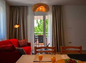 公寓 (Classic One Bedroom Apartment with Te) | 客廳 | 32 吋平面電視連衛星電視頻道