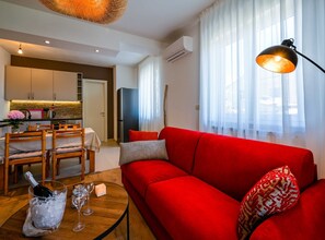 公寓 (Classic One Bedroom Apartment with Te) | 客廳 | 32 吋平面電視連衛星電視頻道