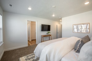 4 habitaciones, escritorio, wifi gratis y ropa de cama