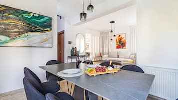 Villa, 5 Bedrooms, Private Pool, Garden View | Interior