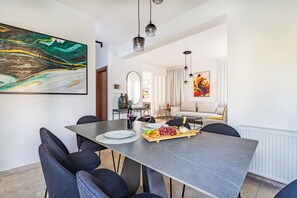 Huvila, 5 makuuhuonetta, yksityinen uima-allas, näköala puutarhaan | Sisätilat