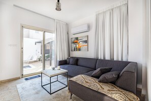 Interior - Agios Tychon Luxury Villa With Private Pool (Limassol)