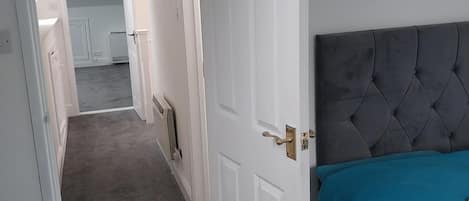 2 ห้องนอน, เตารีด/โต๊ะรีดผ้า, Wi-Fi ฟรี, ผ้าปูที่นอน