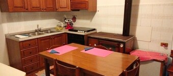 Grandma's House - Deluxe Room (2 Adults + 1 Child)