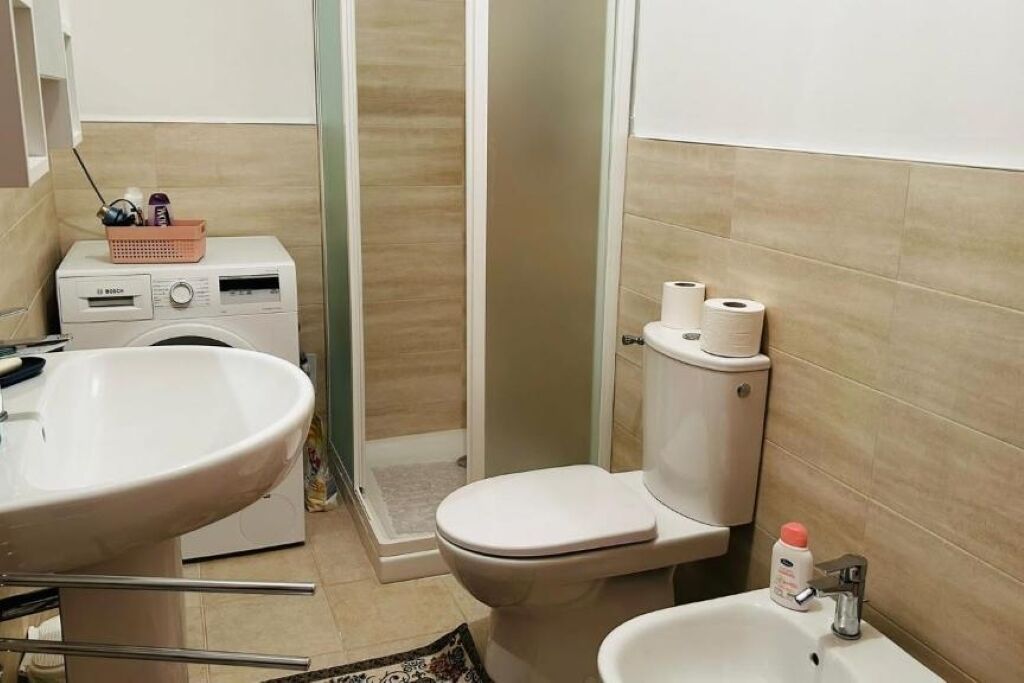 Dusche, Haartrockner, Bidet, Handtücher