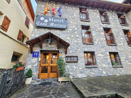 Fachada da propriedade. Hotel Casa Morlans 3000