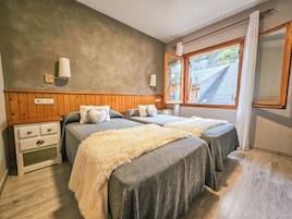 Quarto standard, 1 cama de casal, para não fumantes | Wi-Fi de cortesia, roupa de cama
