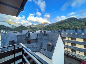 Family Room, Multiple Beds, Non Smoking | Terrace/patio - Hotel Casa Morlans 3000 (Panticosa)