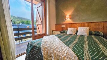 Family Room, Multiple Beds, Non Smoking | 1 bedroom, free WiFi, bed sheets