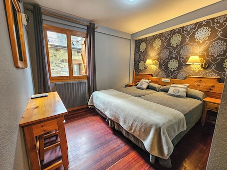 Habitación estándar, 1 cama doble, no fumadores | Wifi gratis y ropa de cama. Hotel Casa Morlans 3000