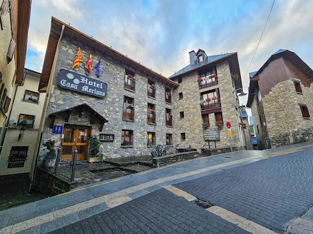 Fachada del alojamiento. Hotel Casa Morlans 3000