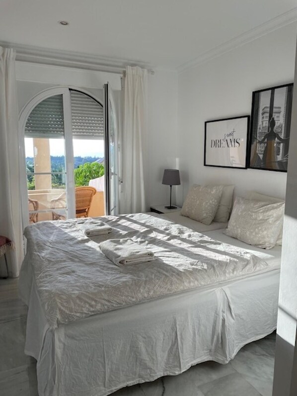 Apartment | 2 bedrooms, iron/ironing board, free WiFi, bed sheets - 2-bed Sea View Apt, 10 Mins From Puerto Banus (Marbella)