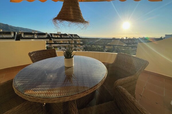 2-bed Sea View Apt, 10 Mins From Puerto Banus - Puerto Banús