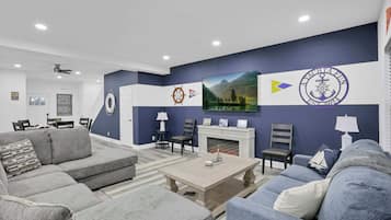 TV, fireplace