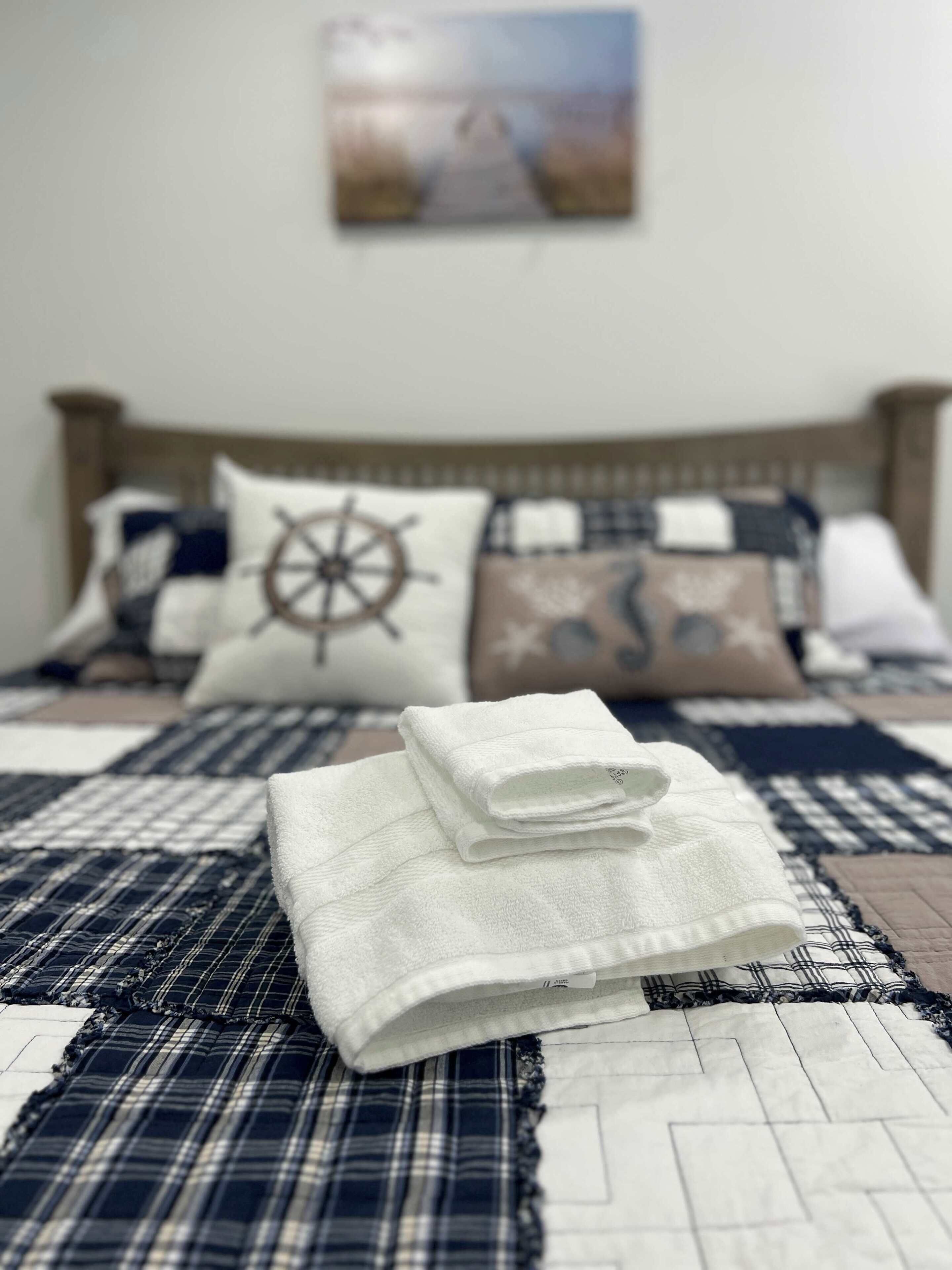 3 habitaciones, tabla de planchar con plancha, wifi y ropa de cama 