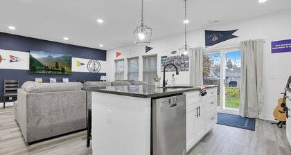 A Yachta fun: Spacious + Hot Tub, 2 Blocks to Lake