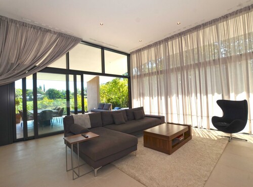 Luxurious Sorici Villa With Private Pool and Mediterranean Landscape