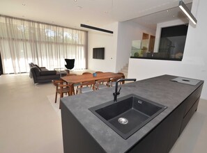 Villa (Four Bedroom Villa) | Eget kjøkken | Kjøleskap