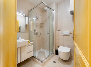 Apartment (Two Bedroom Apartment with Terrace) | Bathroom | Shower, towels - Charming Bright Gem Rovinj Downtown (Rovinj)