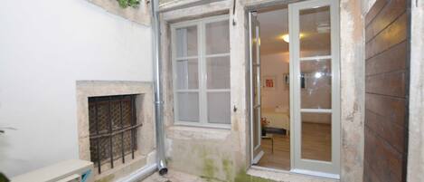 สตูดิโอ (Studio Apartment) | บริเวณภายนอก