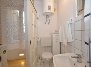 Studio (Studio Apartment) | Badezimmer