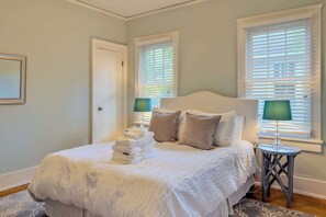 3 soverom, skrivebord, strykejern/-brett og wi-fi