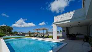 Villa (Four Bedroom Villa with Pool) | Utendørsbasseng