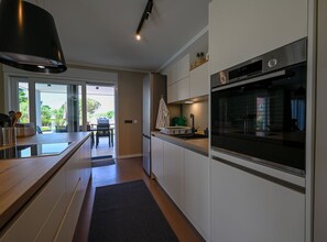 Villa (Four Bedroom Villa with Pool) | Eigene Küche | Kühlschrank