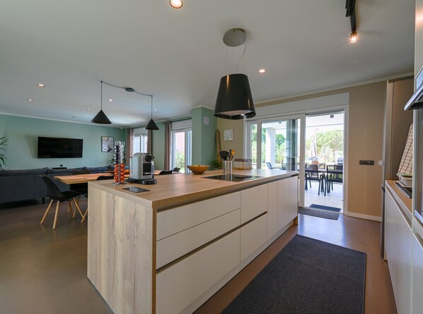 Private kitchen - Matohanci Dazzling Villa With Pool (Kanfanar)