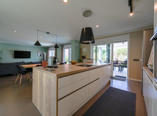 Matohanci Dazzling Villa With Pool