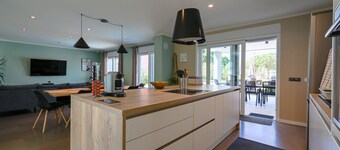 Matohanci Dazzling Villa With Pool