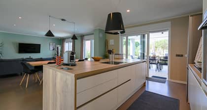 Matohanci Dazzling Villa With Pool