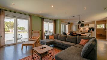 Villa (Four Bedroom Villa with Pool) | Wohnzimmer