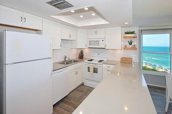 Fridge, oven, stovetop, coffee/tea maker