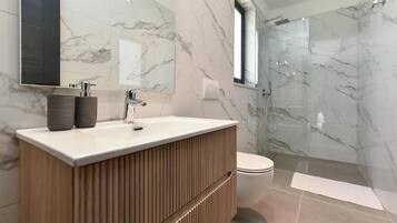 Villa, 3 Bedrooms, Private Pool, Garden View | Bathroom