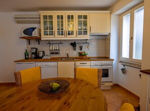 Lägenhet (One Bedroom Apartment) | Eget kök | Kylskåp