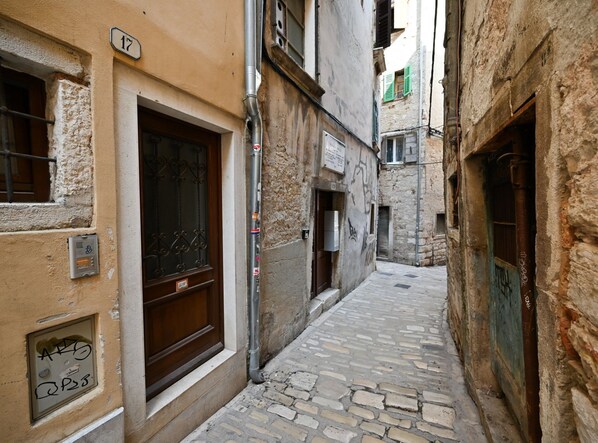 Apartment (One Bedroom Apartment) | Exterior