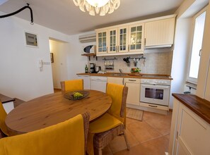 Appartement (One Bedroom Apartment) | Cuisine privée | Réfrigérateur