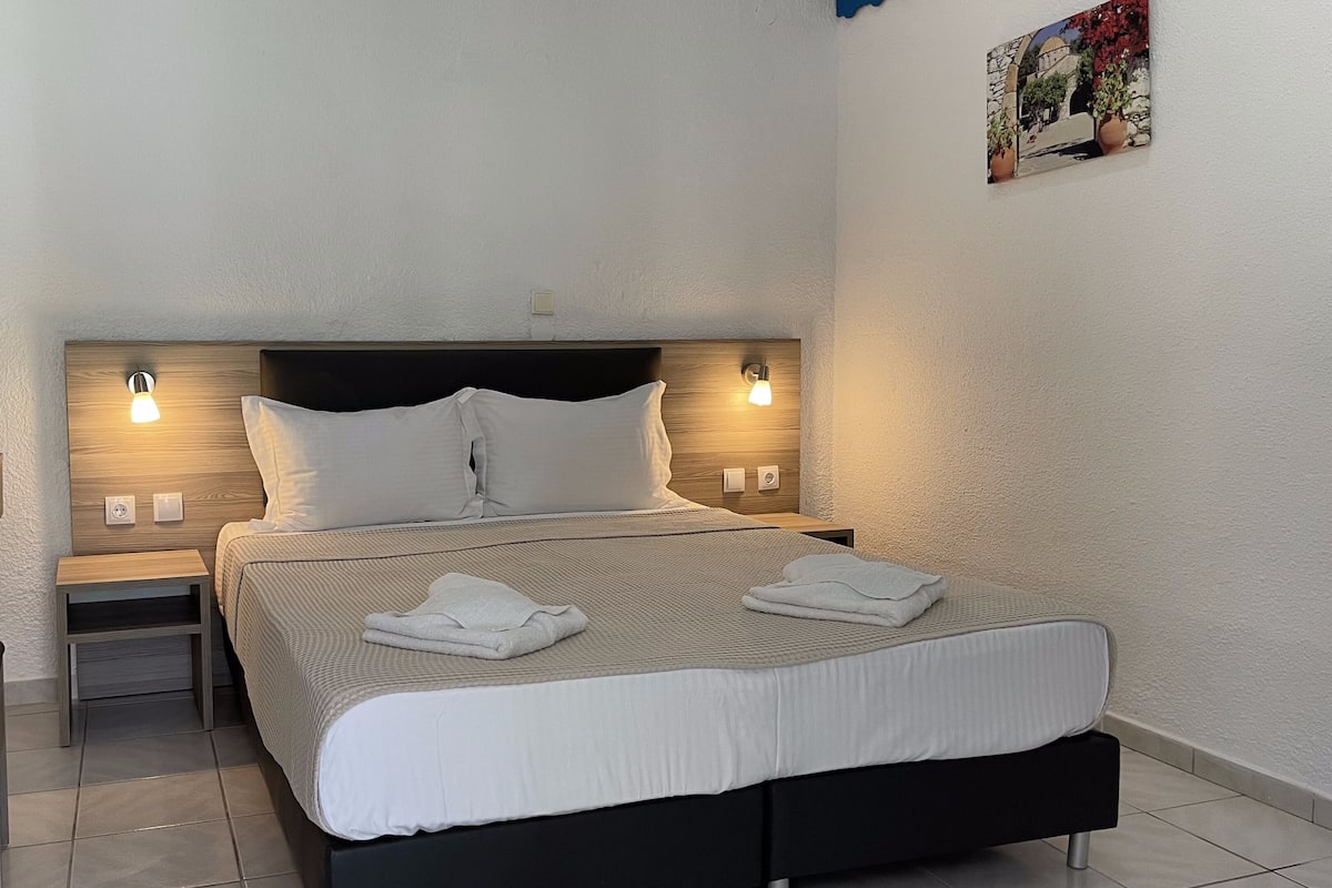 Double or Twin Room | In-room safe, free WiFi