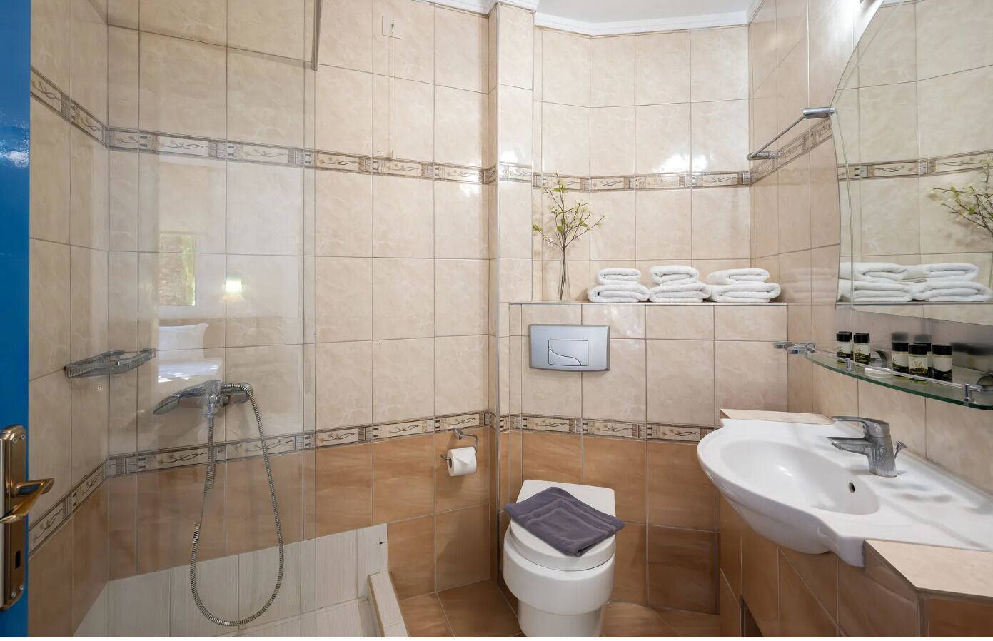 Quarto triplo | Banheiro | Secador de cabelo, toalhas de banho